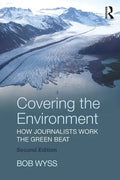 Covering the Environment: How Journalists Work the Green Beat - Paperback