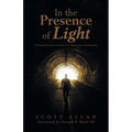 In the Presence of Light: A Funeral Director's Journey from Mourning to Mediumship - Paperback