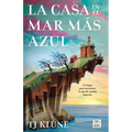 La Casa En El Mar Más Azul / The House in the Cerulean Sea - Paperback