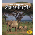 Living and Nonliving in the Grasslands - Paperback