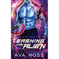 Leashing the Alien: A Sci-fi Alien Romance - Paperback