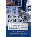Solving Cold Cases: Investigation Techniques and Protocol - Paperback