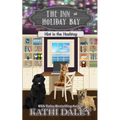 The Inn at Holiday Bay: Hint in the Hashtag - Paperback