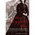 Miss Lizzie's War: The Double Life Of Southern Belle Spy Elizabeth Van Lew - Paperback