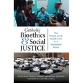 Catholic Bioethics and Social Justice: The Praxis of Us Health Care in a Globalized World - Paperback